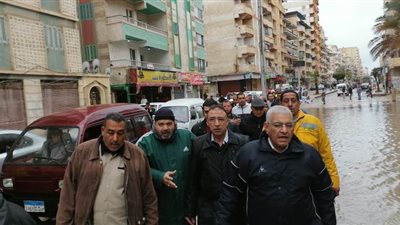 محافظ الإسكندرية يشدد على رفع مياه الأمطار بالأحياء