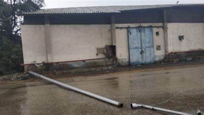 سقوط عمود إنارة في ميناء بورسعيد بسبب سوء الأحوال الجوية