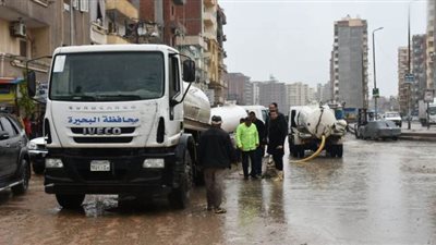 إخلاء سكان المناطق المنخفضة بالبحيرة ونقلهم إلى أماكن للإغاثة بسبب الأمطار