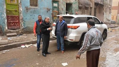 محافظ المنيا يتابع إزالة مياه الأمطار من الشوارع والميادين | فيديو