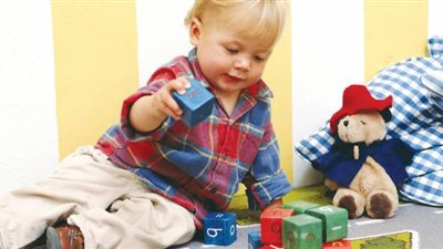 حكم الشرع فى إنفاق الأم على أولادها عند غياب الأب