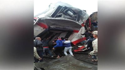 اللقطات الأولى لحادث تصادم قطاري ركاب بخط الصعيد بالقرب من إمبابة | فيديو
