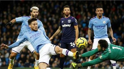 الحكومة البريطانية تحسم موقفها من إيقاف الدوري الإنجليزي