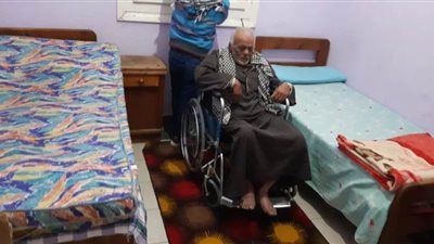 توزيع بطاطين على المشردين ونقل ٧ حالات للإيواء بالإسكندرية| صور