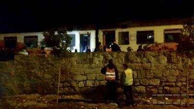 فتحوا لهم المساجد والأديرة.. أهالي بني سويف يستضيفون ركاب قطار أثناء توقفه بسبب الطقس السيء