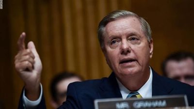 ليندسي جراهام يعلن وضع نفسه داخل الحجر بعد لقاء وفد مصاب بكورونا