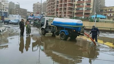 سقوط أمطار متوسطة على أسيوط وحملات لشفط تجمعات المياه | صور