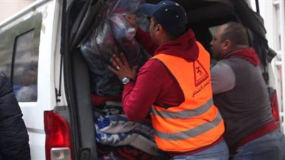 فرق التدخل السريع تنقذ ٣٢٣ مشردا من الأمطار والطقس السيئ | صور