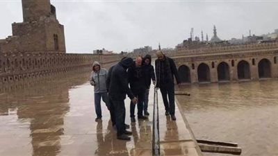 مياه الأمطار تحاصر بعض المناطق الأثرية.. ومفتشو الآثار يعملون على صرفها| صور وفيديو