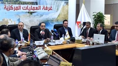 رئيس الوزراء يزور غرفة الأزمات لليوم الثاني..٢٠ حالة وفاة نتيجة السيول.. ومدبولي يقرر إجازة غدا السبت للمدارس والجامعات