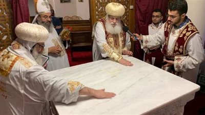 الأنبا أرساني يدشن مذابح كنيسة العذراء والبابا أثناسيوس بهولندا