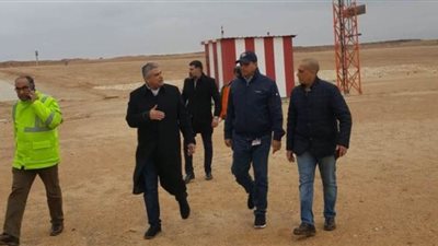 نائب وزير الطيران يتفقد انتظام حركة التشغيل في مطار القاهرة
