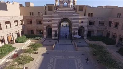 الجامعة الأمريكية تمنح طلابها إجازة لمواجهة فيروس كورونا