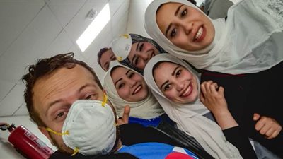 الصحفي الأمريكي بعد نجاته من كورونا: أشكر أطباء مصر المذهلين | صور