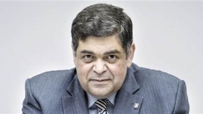 مستشار الحكومة بالجامعة الأمريكية يوضح حقيقة تعليق الدراسة