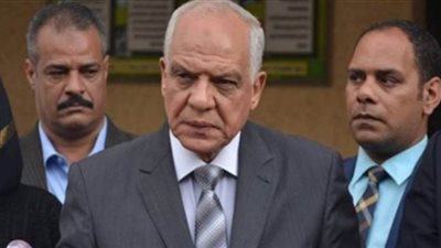 محافظ الجيزة يتفقد موقع الهبوط الأرضي بمحور 26 يوليو