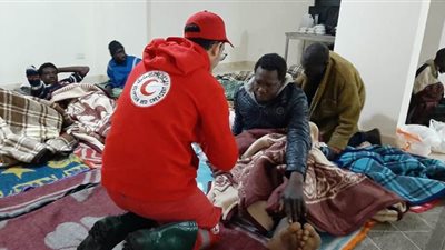 الهلال الأحمر ينقذ ٣٧ لاجئا أفريقي بـ