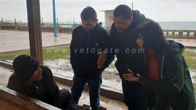 إنقاذ 45 مُشردا وطفلا من الأمطار في شوارع الإسكندرية | صور