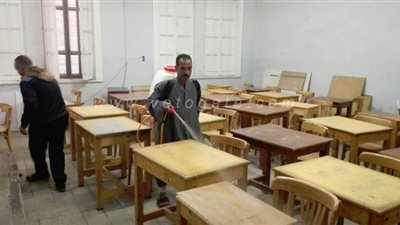 عملية تعقيم كلية الهندسة بجامعة جنوب الوادى لمواجهة فيروس كورونا | صور