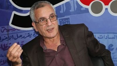 أستاذ إعلام: قرار تعليق الدراسة يخفف توتر الأسر على أبنائهم