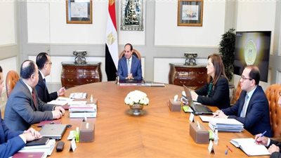 نشاط رئاسي مكثف.. تعطيل الدراسة وتخصيص 100 مليار جنيه لمكافحة كورونا الأبرز | فيديو