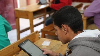 آليات تطبيق قرار تعليق الدراسة.. إجراء امتحانات أولى وثانية ثانوي إلكترونيا.. وإتاحة المواد الدراسية عبر القنوات التعليمية 