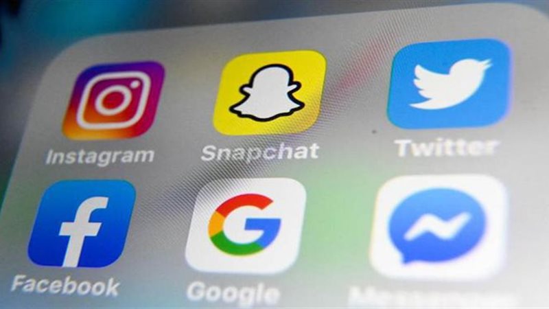 فمواقع التواصل الاجتماعى