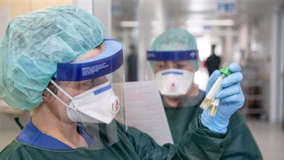 مراحل تطور الإصابة بفيروس كورونا.. الخطر يبدأ في اليوم التاسع