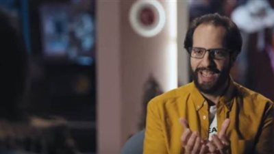 أحمد أمين يسخر من 