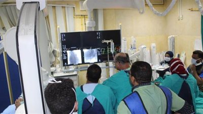 ورشة عمل بمستشفيات قنا الجامعية لتوسيع الصمام الميترالي باستخدام القسطرة القلبية