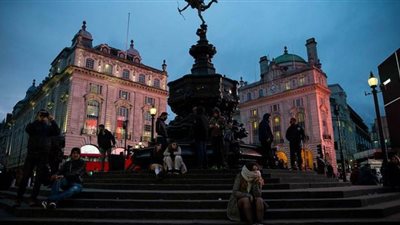 البريطانيون يحتفلون في شوارع ليدز وسط مخاوف من كورونا | فيديو