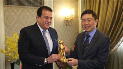 وزير التعليم العالي يبحث سبل التعاون مع سفير سنغافورة في القاهرة