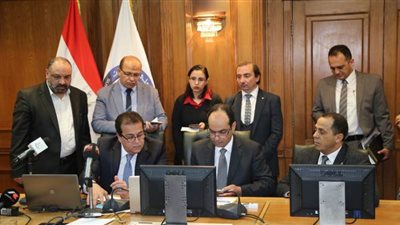 انتظام الدراسة بالجامعات عبر مواقع الجامعات واليوتيوب |صور