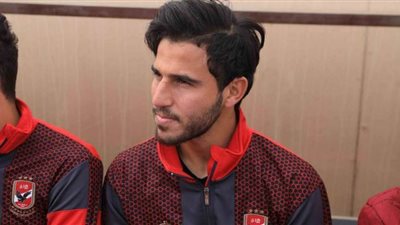 طبيب الأهلي يطمئن على برنامج تأهيل حمدي فتحي