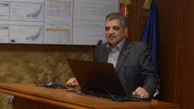 رئيس قناة السويس يعلن عن زيادة في الإيرادات