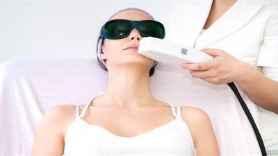 كيف يُمكن التخلص من آثار الحروق القديمة بالليزر؟