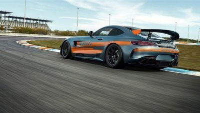 الأنظمة الحديثة والمواصفات الميكانيكية ترفع سعر سيارة مرسيدس GT4