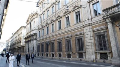 أغثنا يا الله.. بابا الفاتيكان يتجول في شوارع روما للصلاة من أجل كورونا | فيديو وصور