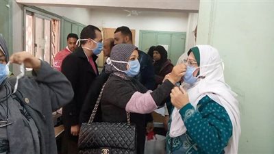 خلال حملة توعية بالإسكندرية.. نائبة تطالب المواطنين بعدم الخروج من المنزل