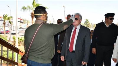 محافظ جنوب سيناء يخضع لفحص فيروس كورونا | صور