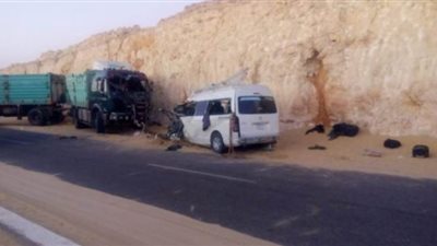 بالأسماء.. مصرع وإصابة 15 شخصا بحادث تصادم سيارتين في سوهاج