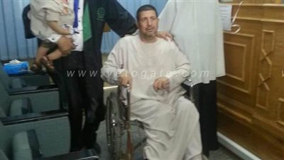 الأم المثالية في الدقهلية.. 25 سنة كفاحا في رعاية زوجها القعيد | صور