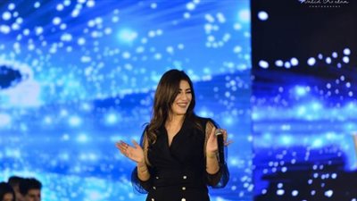 هايدي موسى تتألق في أحد الديفليهات بحضور نجوم الفن