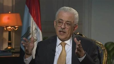 تقسيم العاملين بالتعليم وإجازات للحوامل وأمهات الأطفال وحظر التدريبات