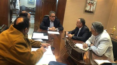 مصطفى وزيري: 2900 سائح أجنبي زاروا الأهرامات والمتحف المصري ومعبد الكرنك