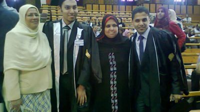 الأم المثالية عن الأقصر.. رحلة كفاح 22 سنة لمدرسة مع 3 أبناء بعد رحيل زوجها