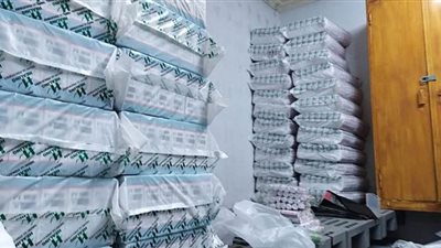 ضبط كمامات ومطهرات مجهولة المصدر في الإسكندرية