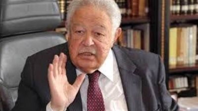 رجائي عطية يجلس على مقعد نقيب المحامين (صور)