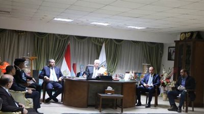 محافظ جنوب سيناء يعقد اجتماعا لبحث آلية تنفيذ قرارات مواجهة فيروس كورونا