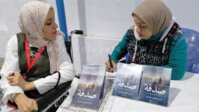 قصة أول روائية صعيدية على كرسي متحرك في قنا | فيديو وصور